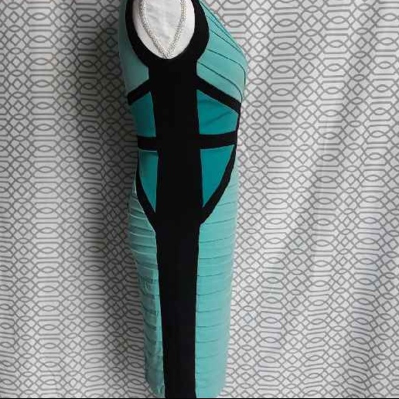 Cache bodycon dress, size 4 - Picture 3 of 5